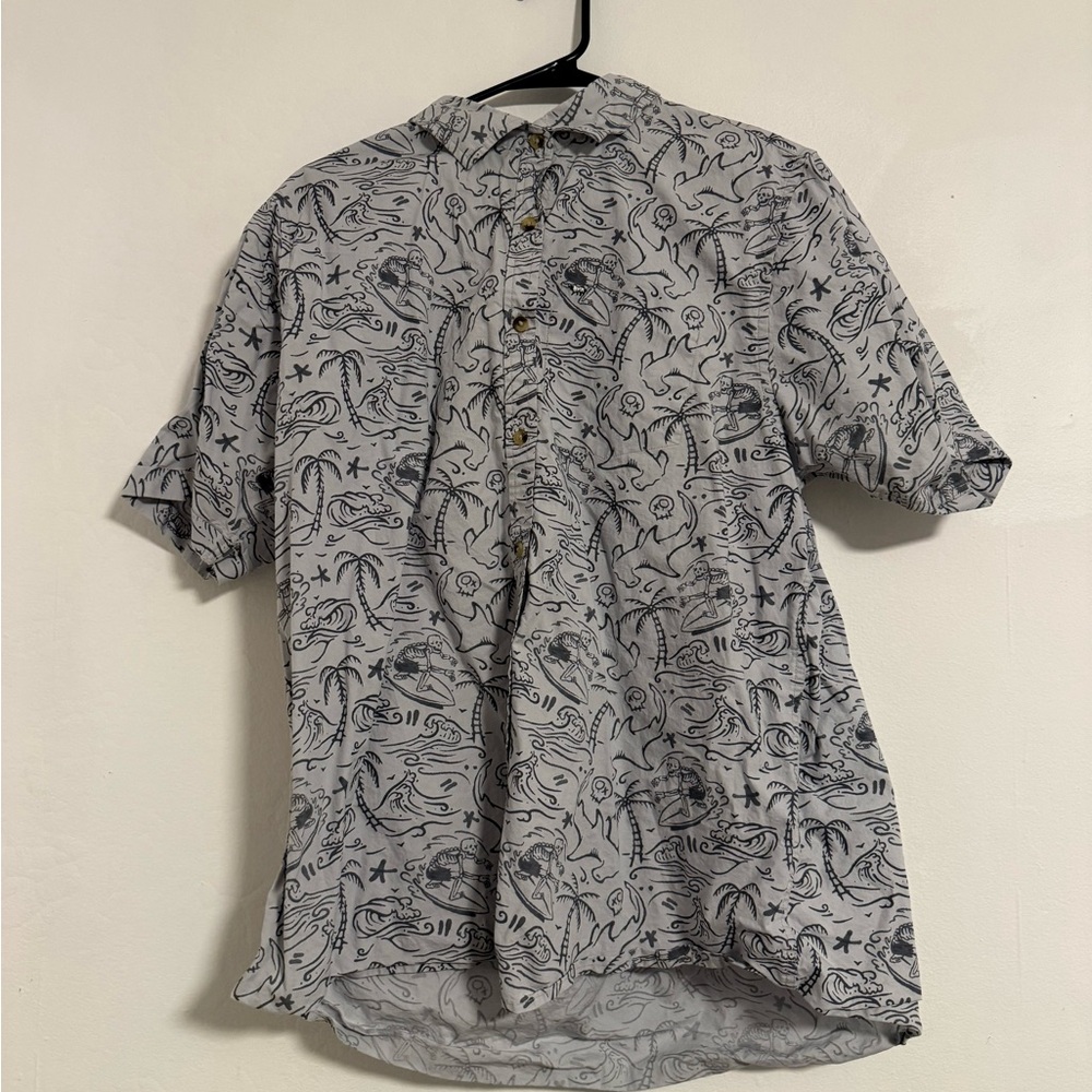 Peau De Loup Short-Sleeve Gray Print Button-Down Shirt